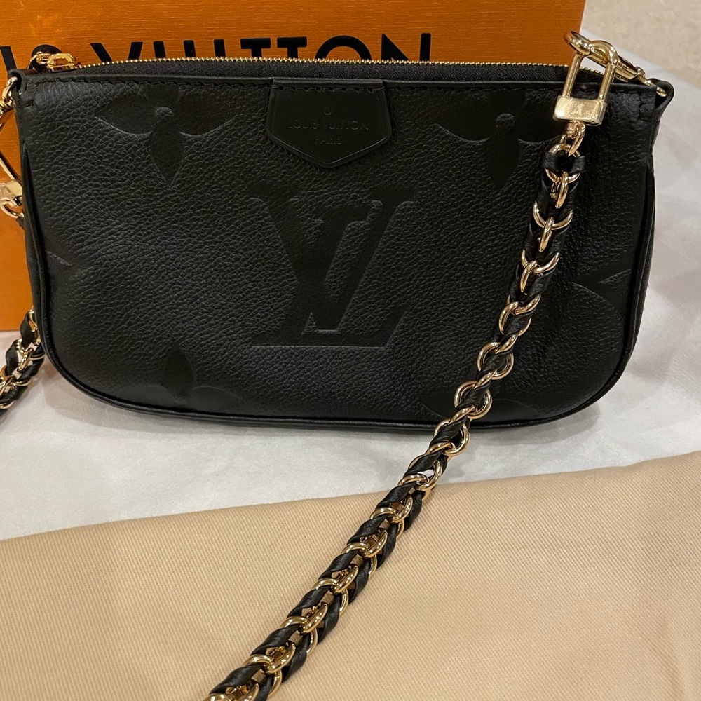 Louis Vuitton 👜 NEW with tags! 👜 Black Leather 👜 Pochette Bag